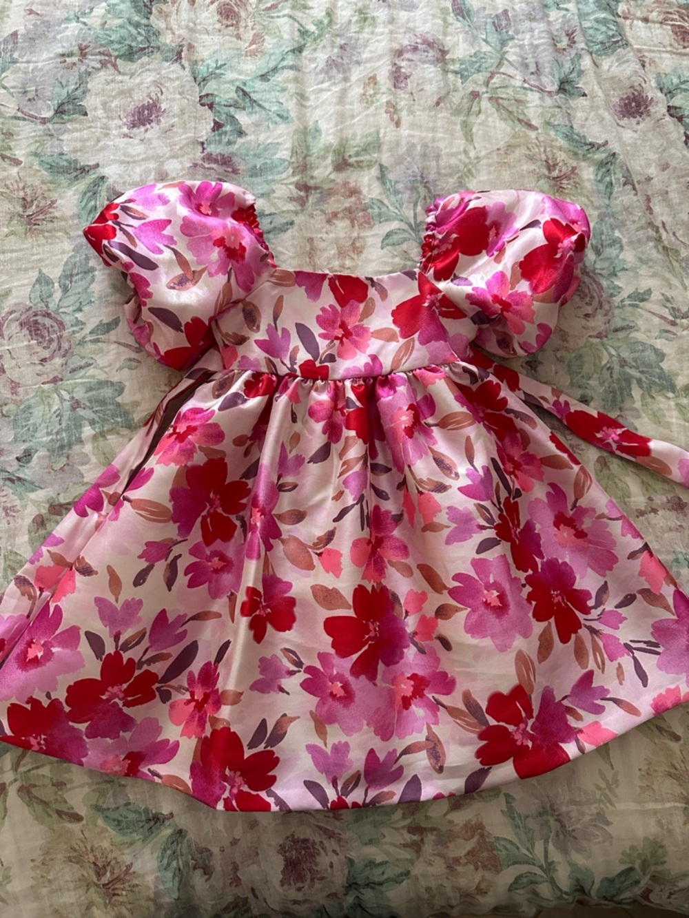 iris & ivy Pink and Red Floral Puff-Sleeve Formal Dress